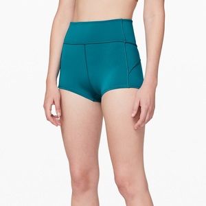 Lululemon In Movement Everlux 2.5 short